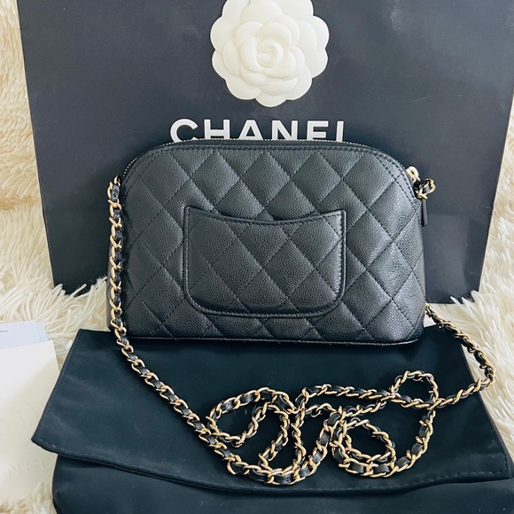 Authentic CHANEL 24A CLASSIC CLUTCH WITH CHAIN - Picture 6 of 11